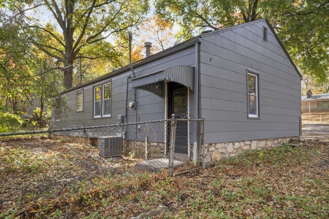 Building Photo - Charming 2 Bedroom Home in KCK! First Month Rent Free!