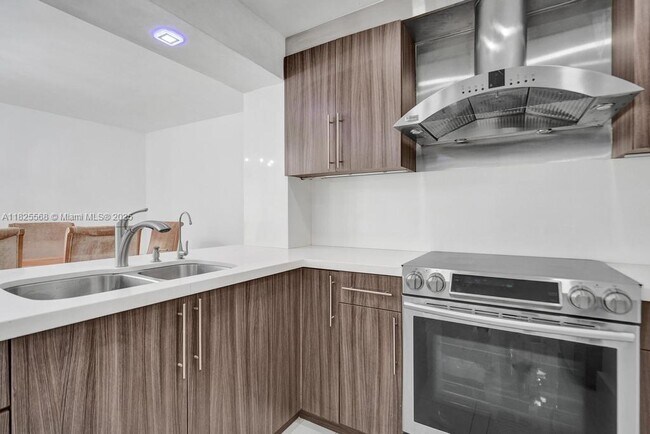 Building Photo - 6450 Collins Ave