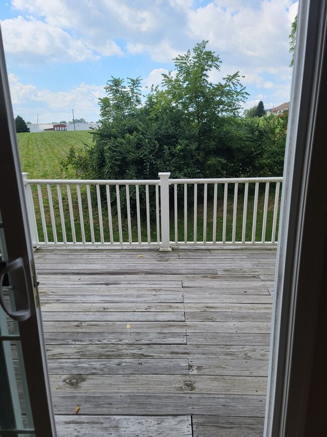Building Photo - 3 Bedroom Townhome for Rent in Waynesboro