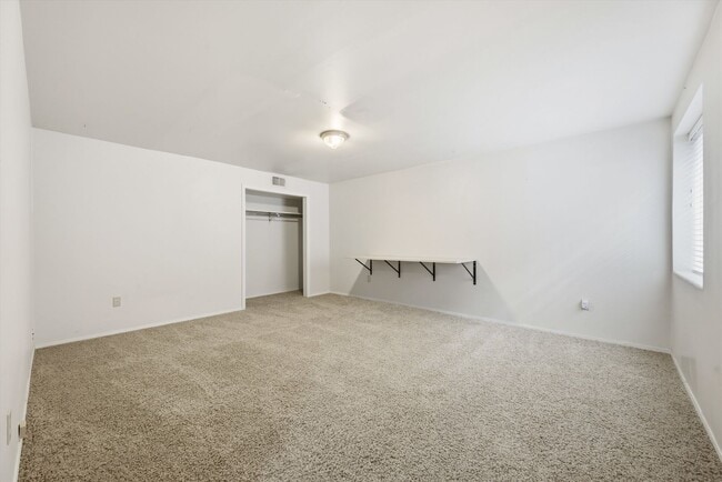 Building Photo - 13002 Harrison Dr