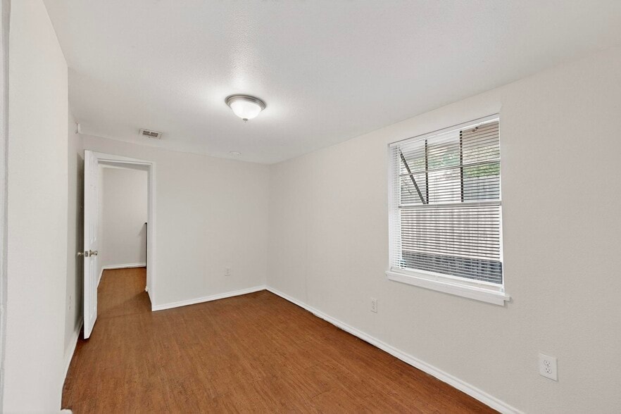 Building Photo - 5645 Santa Fe Ave