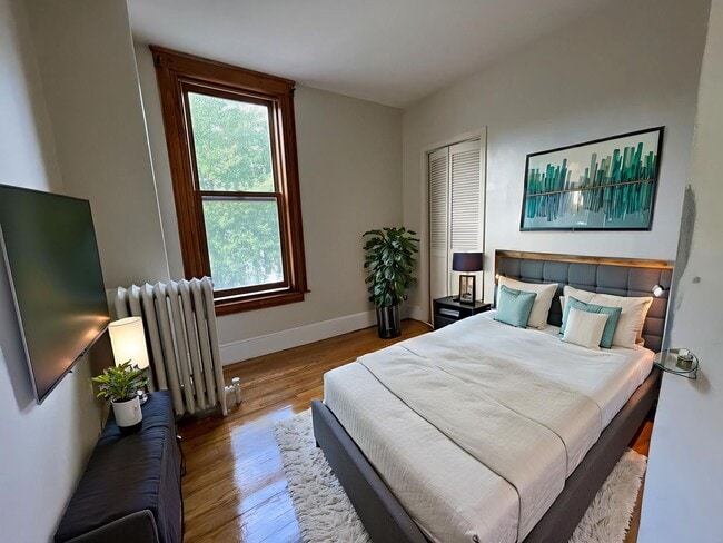 Building Photo - South Boston 5 Bed / 3 Bath – W/D in Unit – 9/1