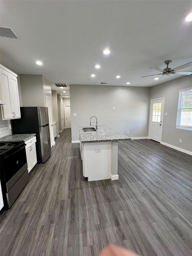 Building Photo - 9809 Leath St