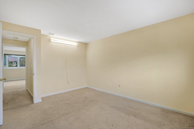 Building Photo - 94 Oak Ridge Dr