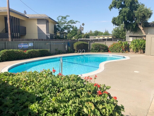 Building Photo - Parkside Townhomes Apartments