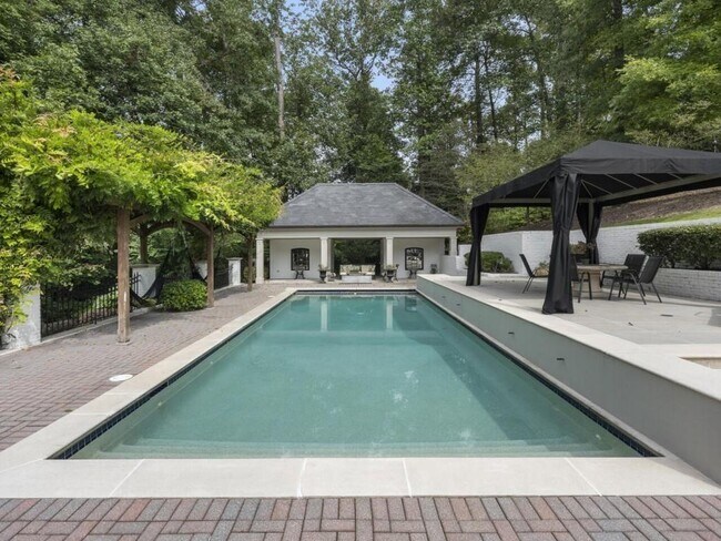 Building Photo - 997 Davis Dr NW
