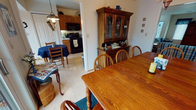 Building Photo - Short Term Furnished House