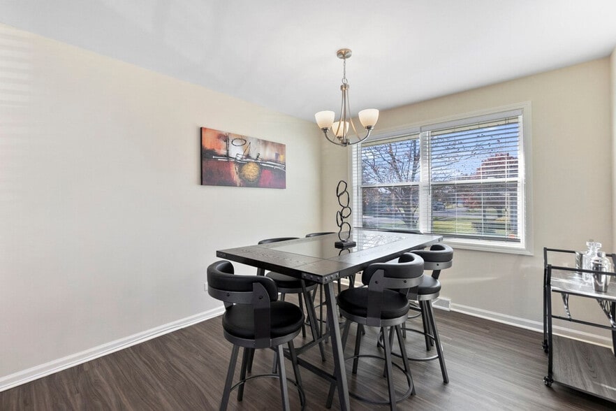 Building Photo - 623 Quail Run Rd