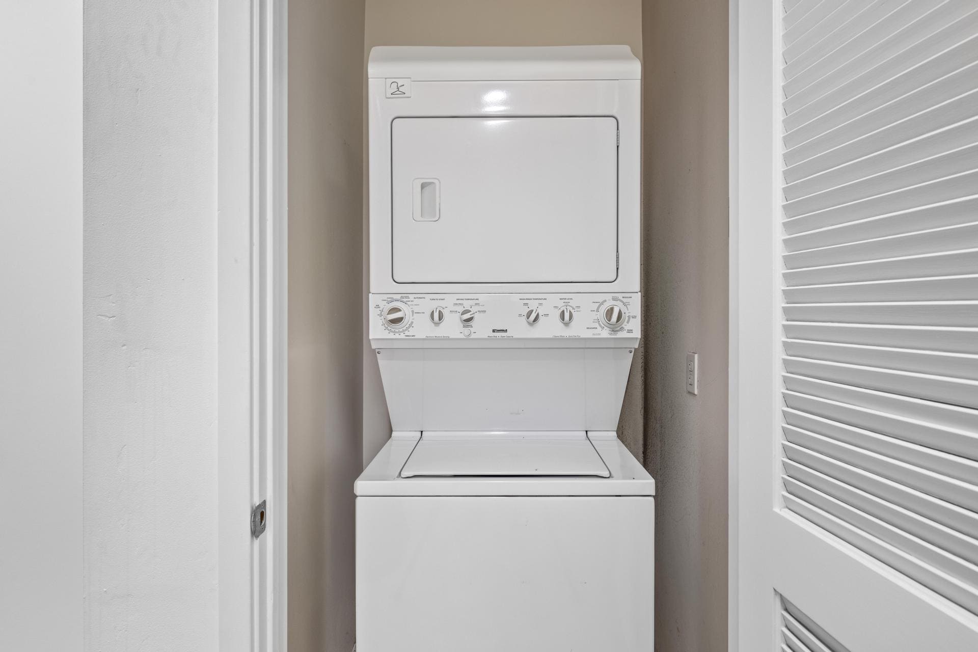 Building Photo - 1025 Island Ave