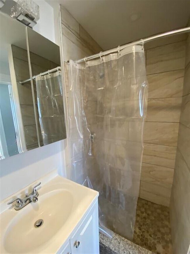 Building Photo - 289 Windsor St