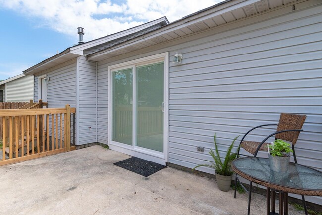 Building Photo - 309 Green Oak Dr