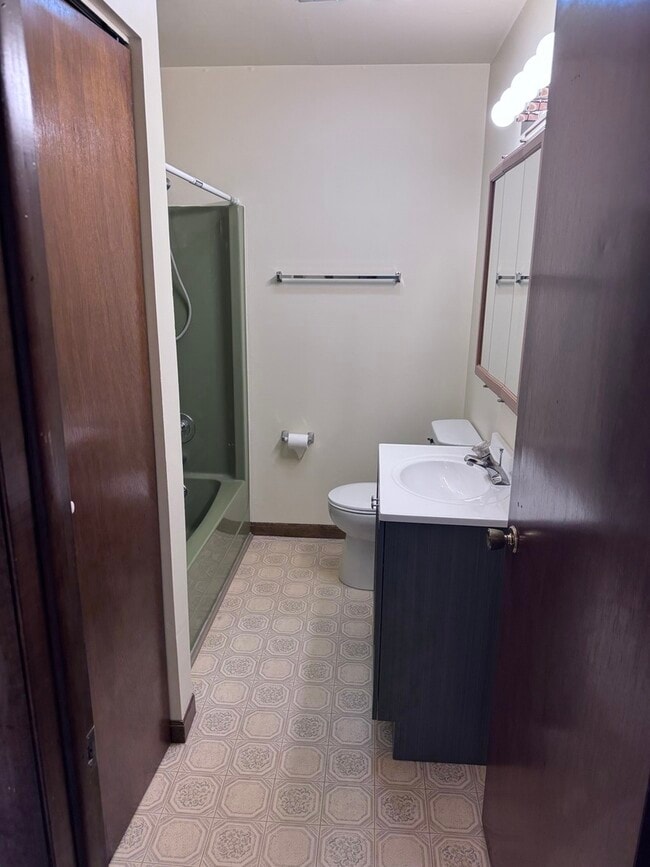 Building Photo - 207 W Hydraulic Ave