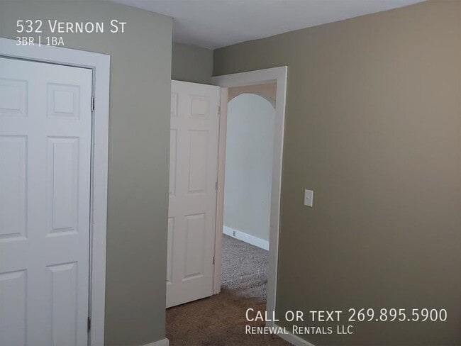 Building Photo - 532 Vernon St