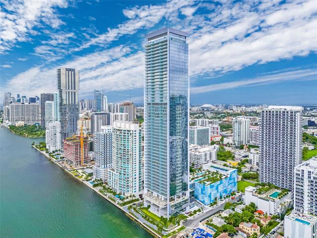 Building Photo - 17201 Collins Ave