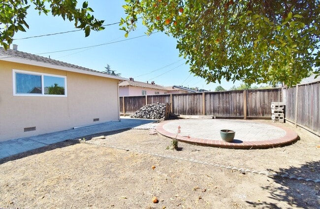 Building Photo - $3395 / 3 BR - NICELY REMODELED SUNDALE HO...