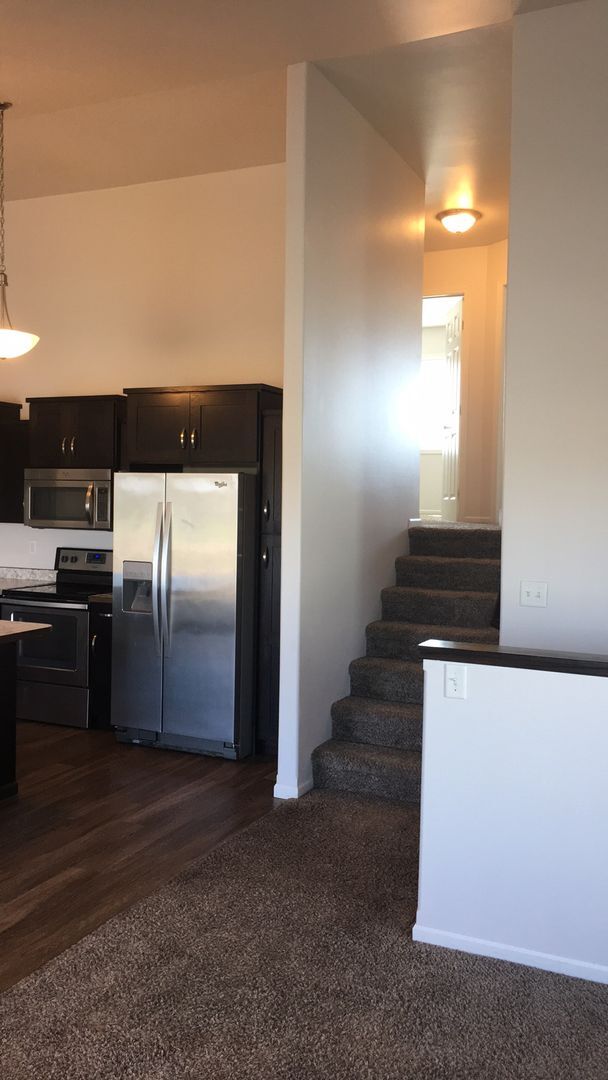 Building Photo - 3 Bed 3 Bath Twin Home