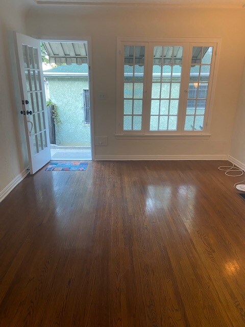 Living Room - 4014 Prospect Ave