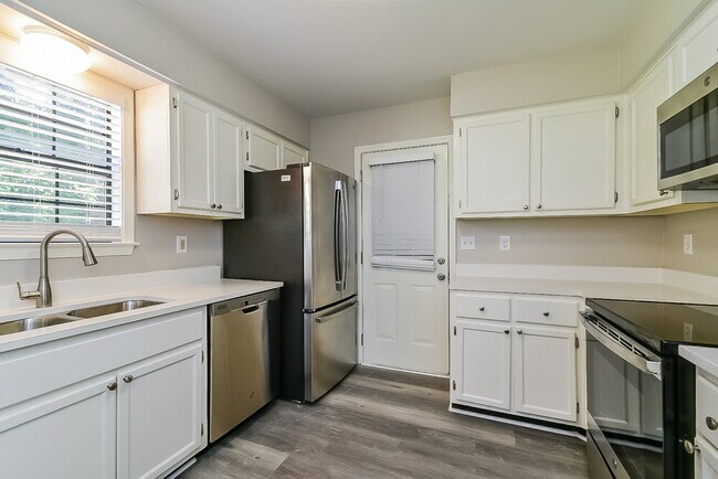 Building Photo - 2464 Green Glen Dr