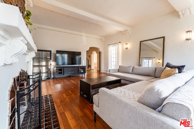 Building Photo - 4198 Angeles Vista Blvd