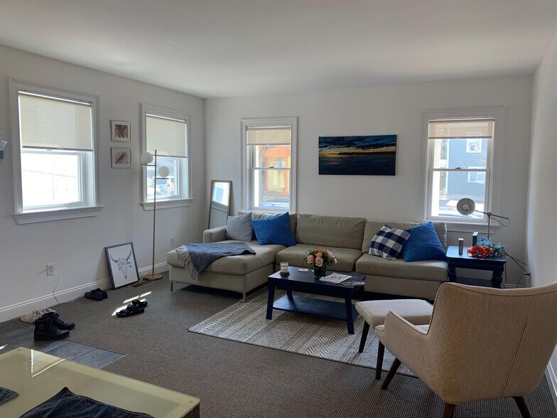 Building Photo - 157 Auburn St