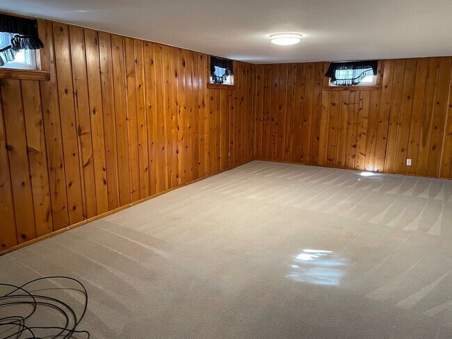Building Photo - 3 Bed 2 Bath Home With 2000+ Square Feet With Exclusive Access to Rock Island Trail!!