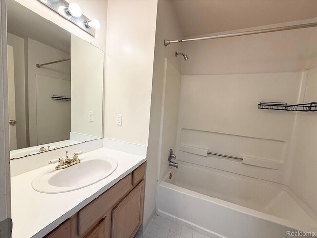 Building Photo - 29419 Glen Oaks Blvd E