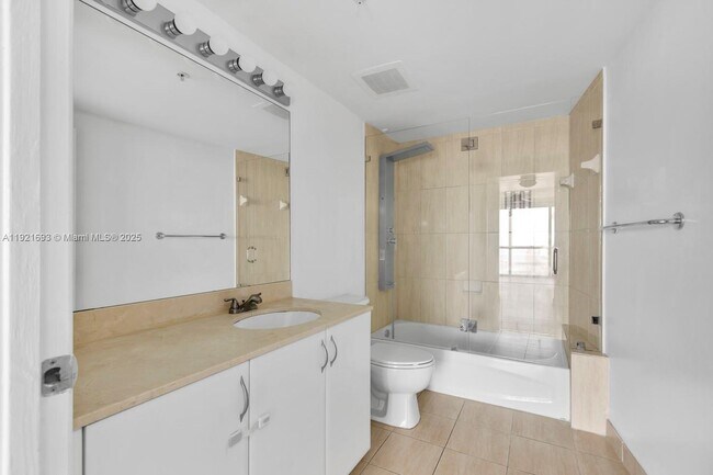 Building Photo - 1750 N Bayshore Dr