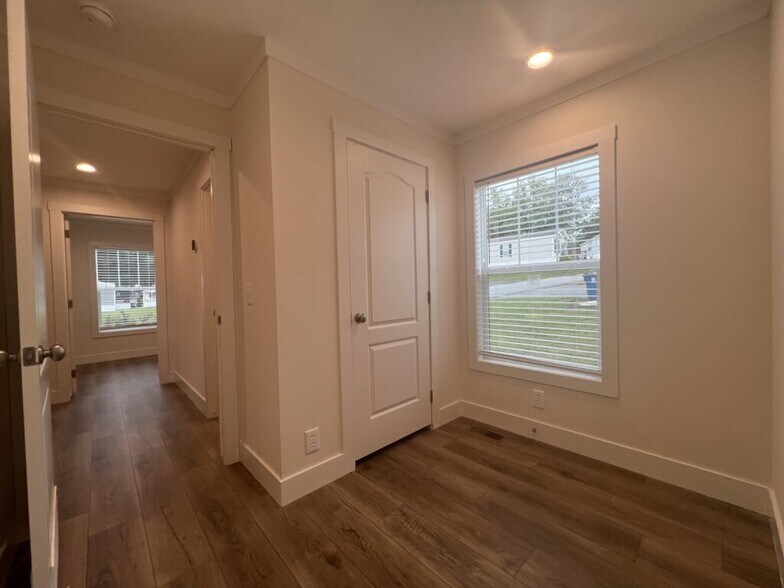 Building Photo - 55 Sugar Maple Dr