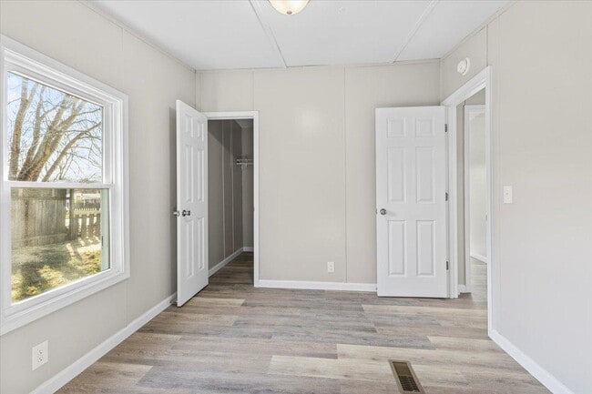 Building Photo - 217 Wesley Dr