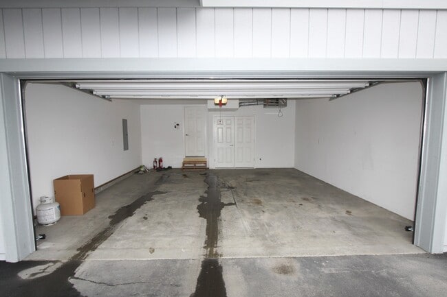 Building Photo - 3 Bedroom East Anchorage Condo!