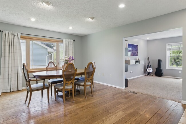 Building Photo - 12 White Oak Bend