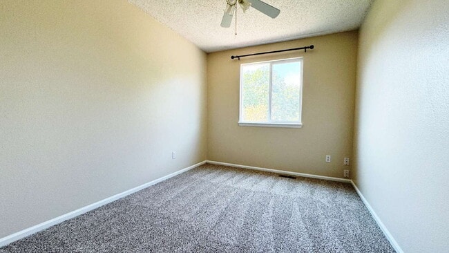 Building Photo - Fantastic Updated 3 Bed 3 Bath in Cherry Creek Schools Great Backyard 2 Car Garage