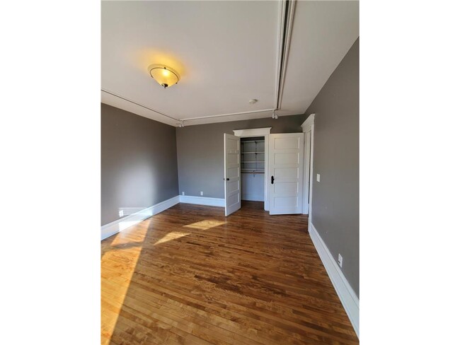 Building Photo - 1712 W 31st St