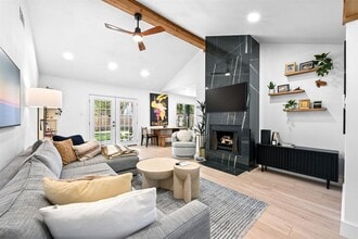 Building Photo - 805 Huntingdon Pl