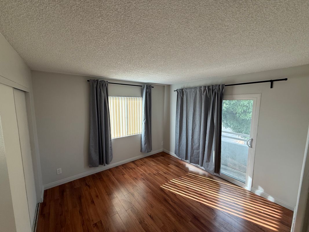 Building Photo - 400 N Hobart Blvd