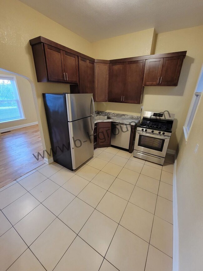 Building Photo - 5714 7th Ave