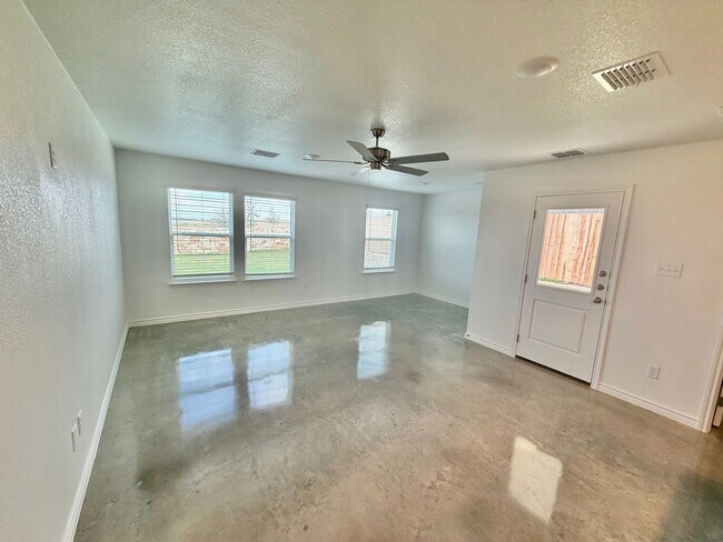 Building Photo - 8904 Little Leaf Mullberry Dr