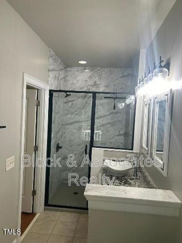 Building Photo - 7833 ACC Blvd