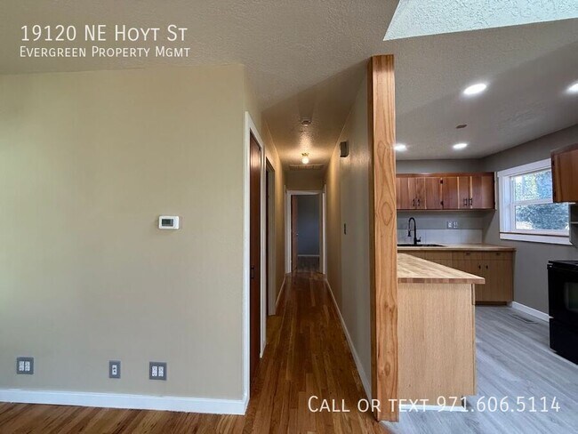 Building Photo - 19120 NE Hoyt St