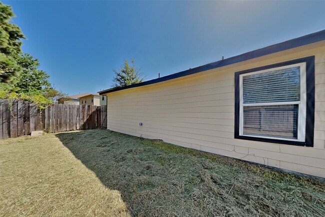 Building Photo - 16716 Foursquare Dr
