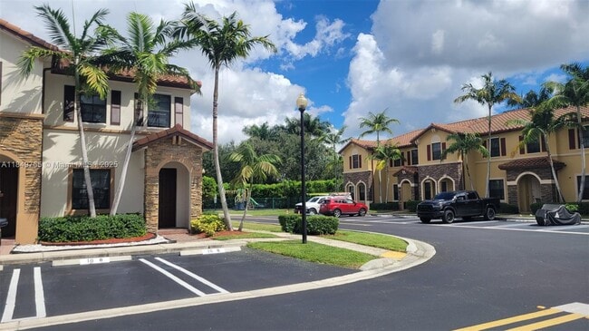 Building Photo - 3223 SE 4th Ct