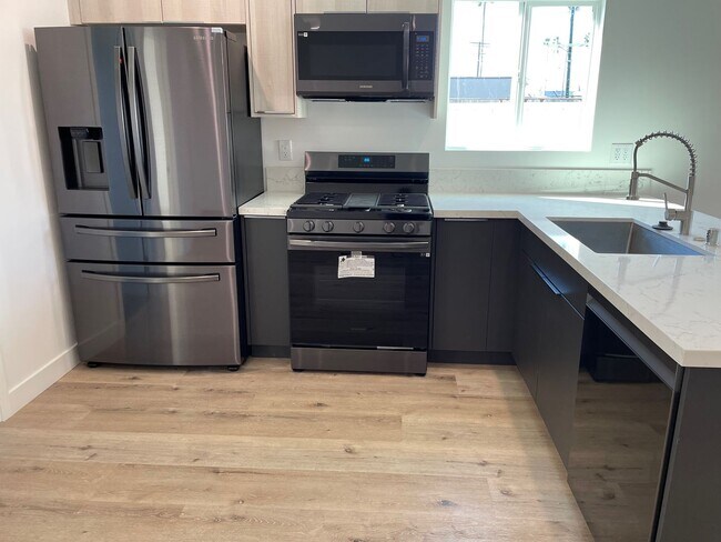 Building Photo - ALL DECEMBER & JANUARY FREE! Spacious 3 Bedroom 3.5 Bath + Den in Prime Thai Town Location!