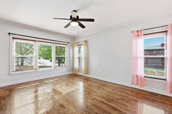 Building Photo - 1089 Park Ave