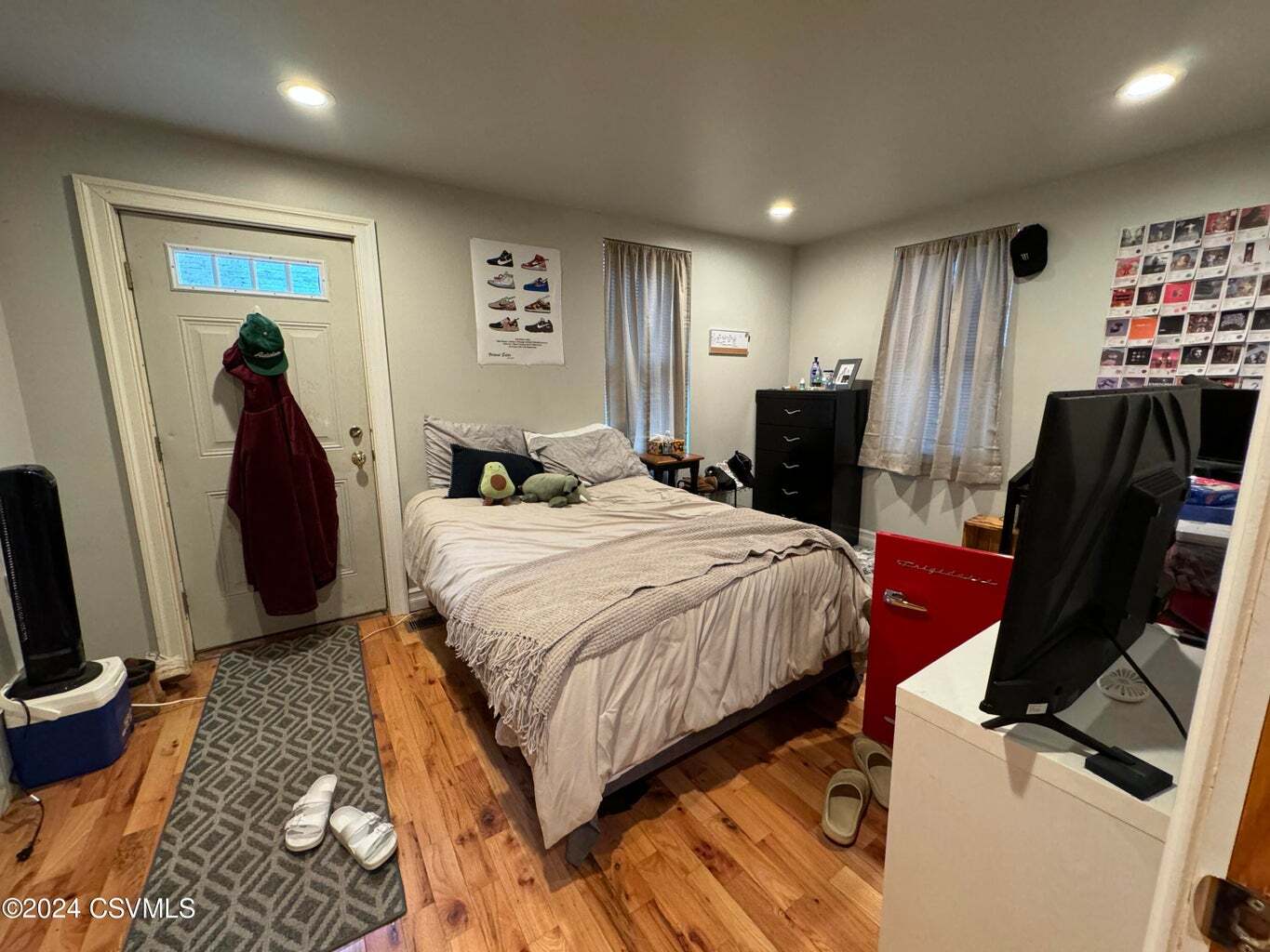 Room 1 - 13 E 3rd St