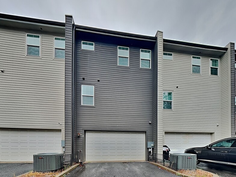 Building Photo - 1777 Temple Ave