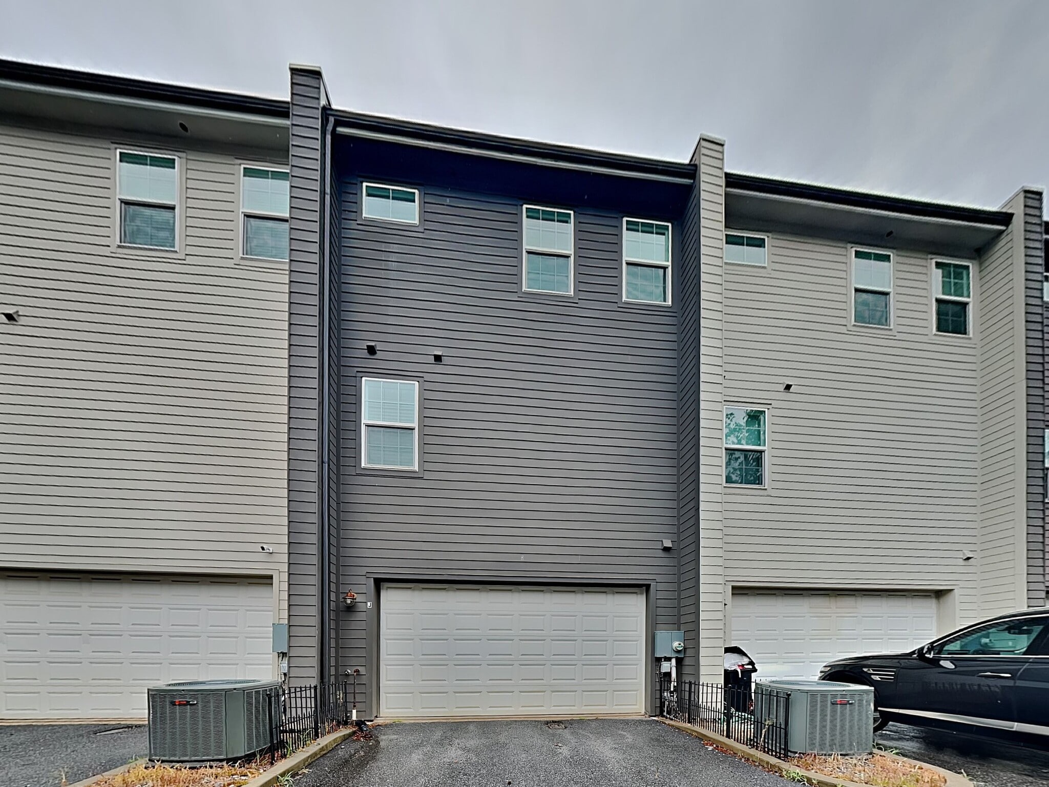 Building Photo - 1777 Temple Ave