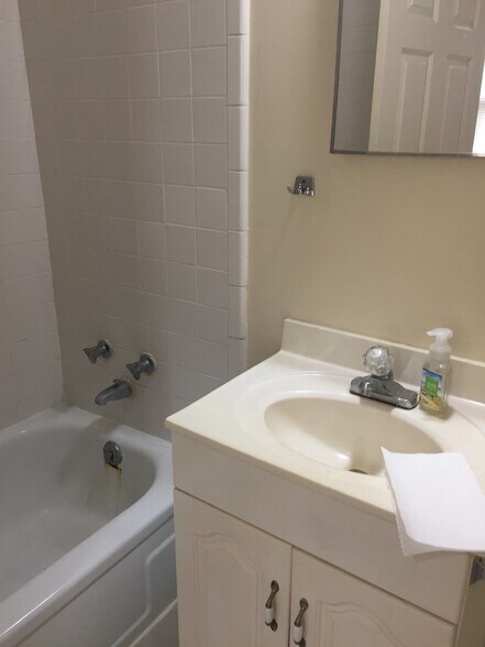 Building Photo - 325 Oldham Ave