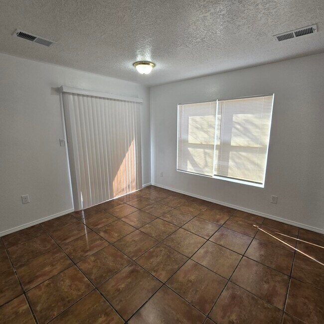 Building Photo - 8204 Tangerine Pl NW