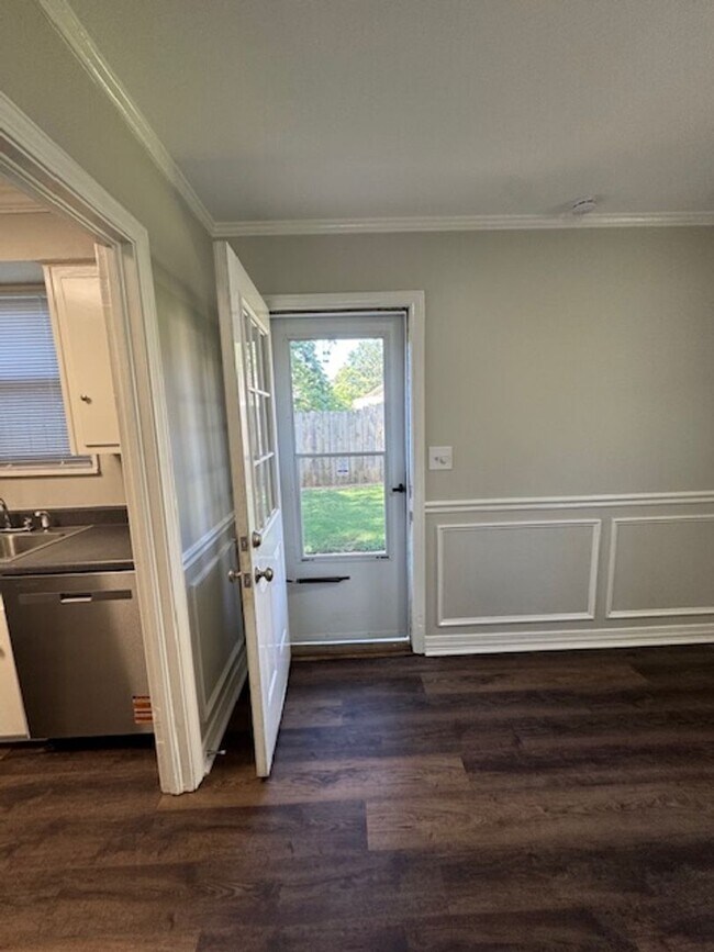 Building Photo - Downtown living at its best!  Remodeled - 2-Story End-Unit is convenient to all that Downtown Gre...