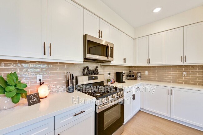 Building Photo - 9608 Nova Pl
